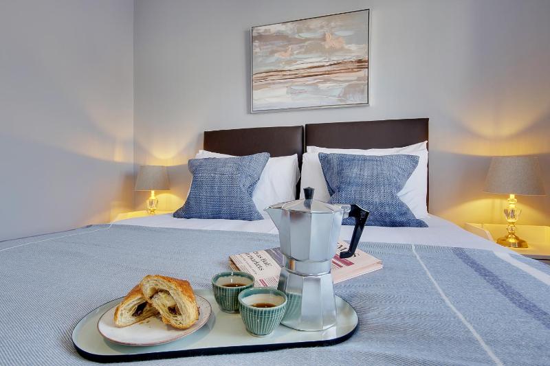 14 Oxford Mews - 5 Star Living for up to 10 People - image 7