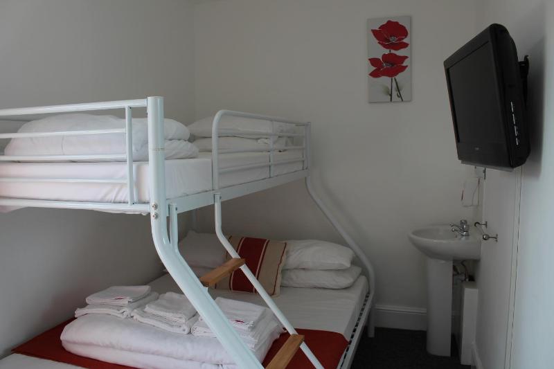 Backpackers Blackpool Hotel & Suites - image 35