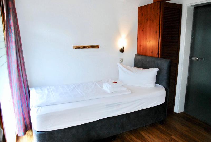 Single Room image 1
