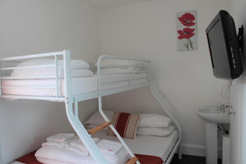 Backpackers Blackpool Hotel & Suites - image 32