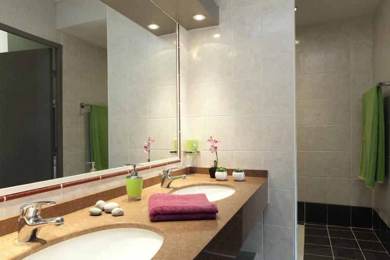 Double Room with Terrace image 3