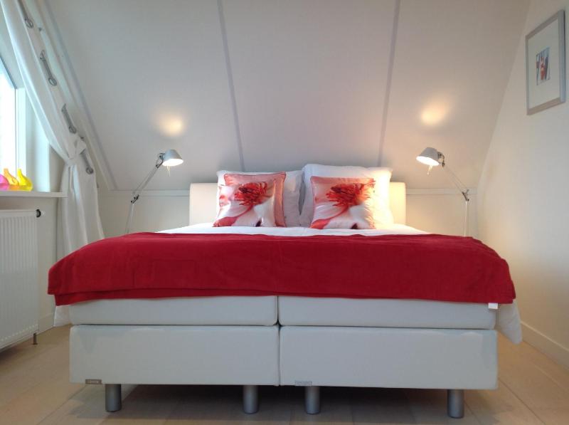Standard Double Room with Lake View image 4
