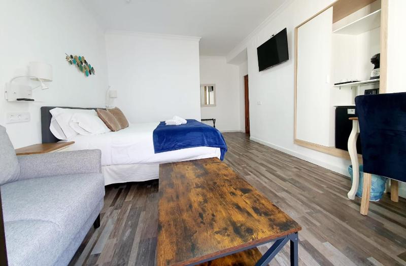 Deluxe Double Room image 2