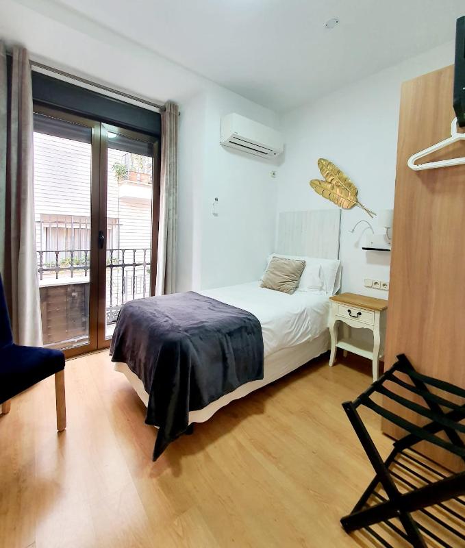 Single Room image 4