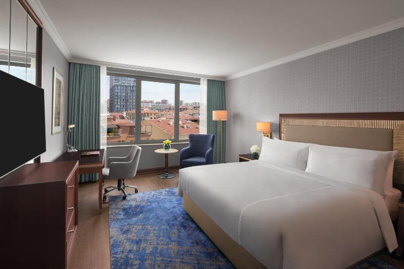 Superior King Room image 1