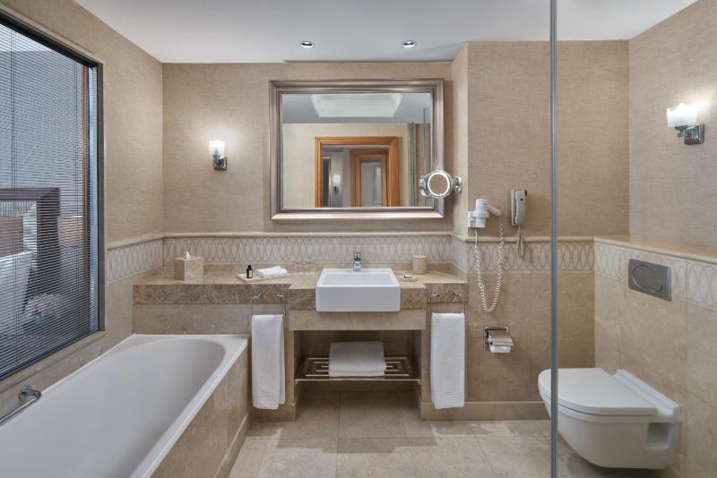 Superior King Room image 2