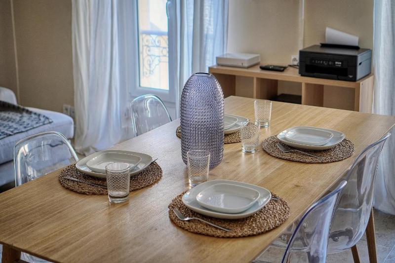 Upstays - Apartment 70m2 - Renovated - Wifi - A C - image 11