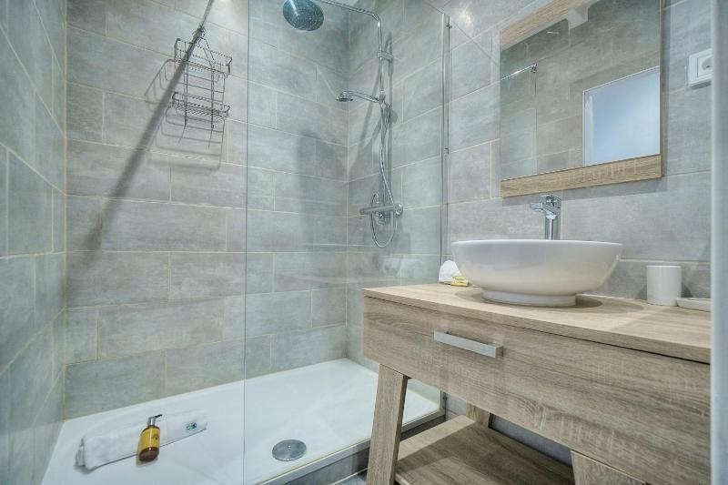 Upstays - Apartment 70m2 - Renovated - Wifi - A C - image 8
