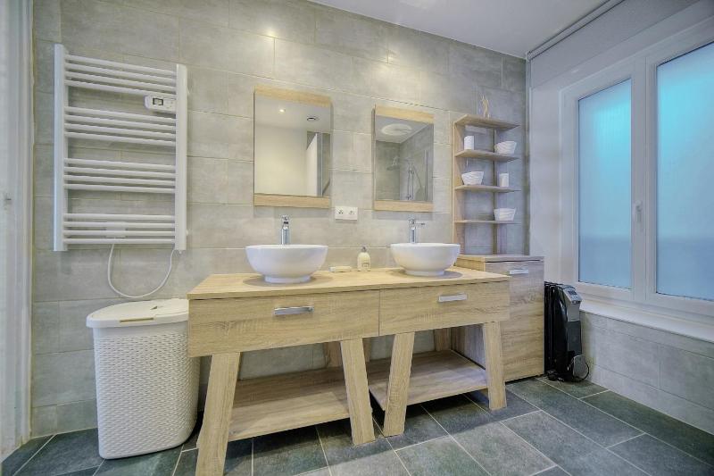 Upstays - Apartment 70m2 - Renovated - Wifi - A C - image 22