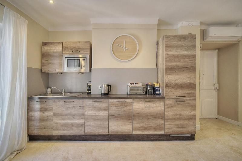 Upstays - Apartment 70m2 - Renovated - Wifi - A C - image 7