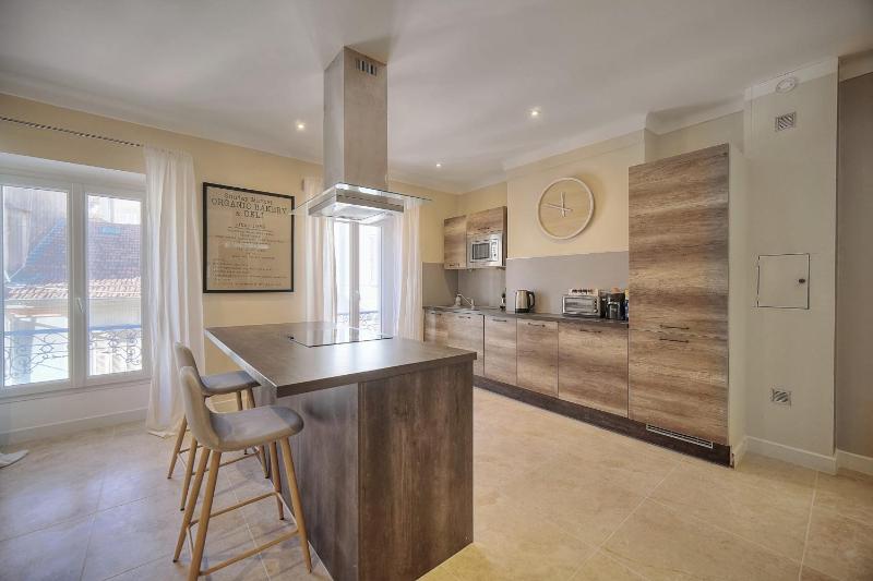 Upstays - Apartment 70m2 - Renovated - Wifi - A C - image 18