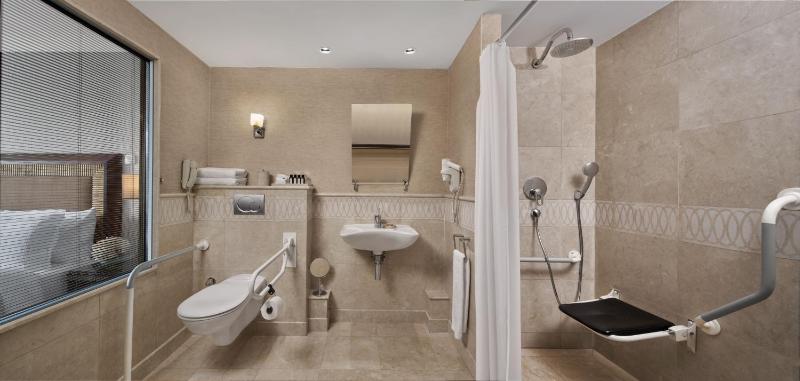 Superior Twin Room with City View image 2