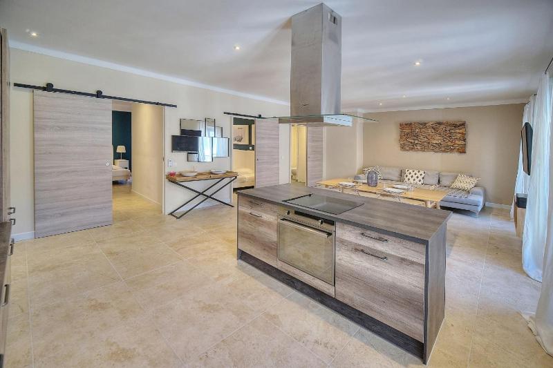 Upstays - Apartment 70m2 - Renovated - Wifi - A C - image 17