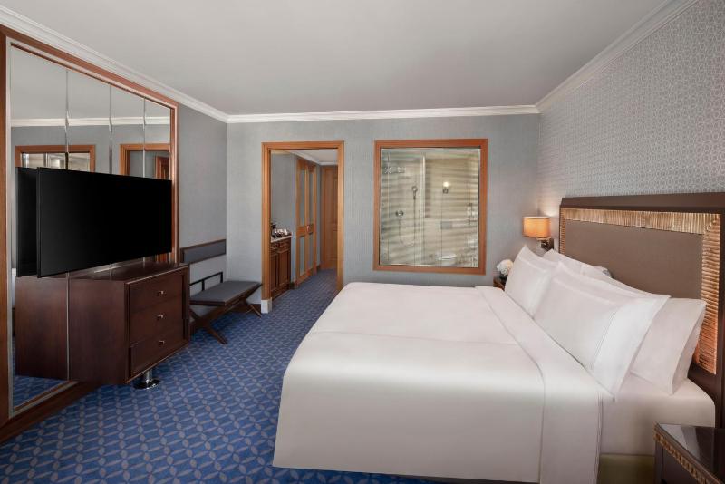 King Room image 3