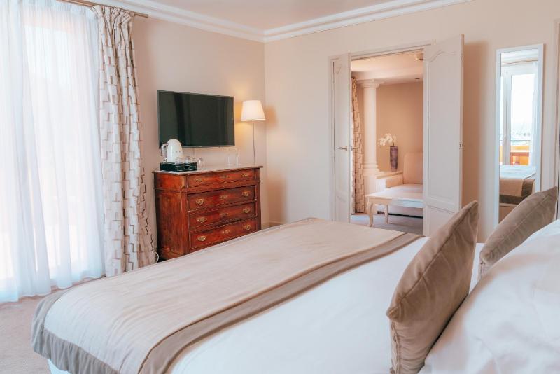 Suite with Sea View image 4