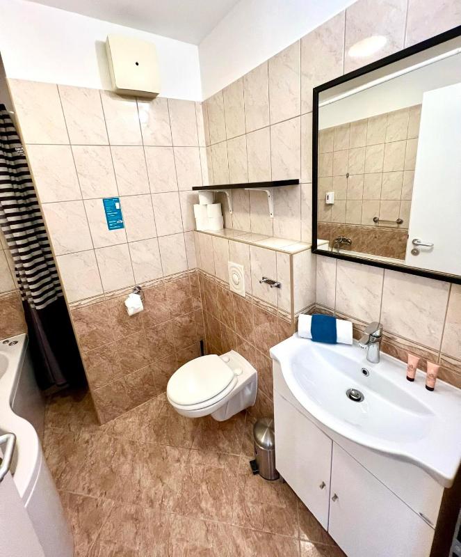Star Apartments with free parking - image 2