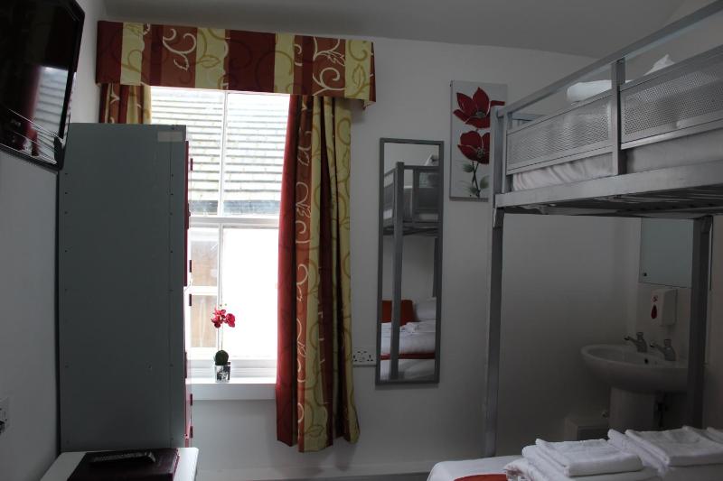 Backpackers Blackpool Hotel & Suites - image 38