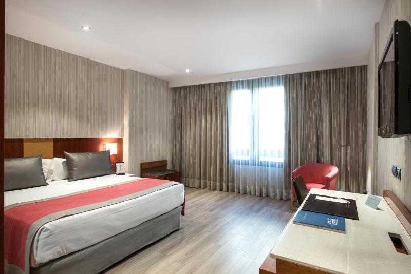 Double or Twin Room image 3
