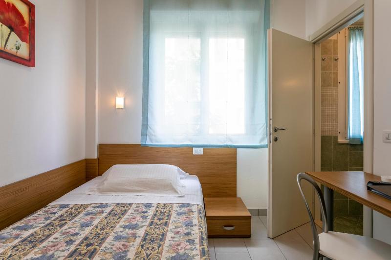 Standard Single Room image 1