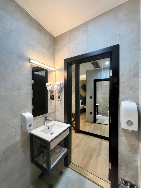 Executive Double or Twin Room image 4