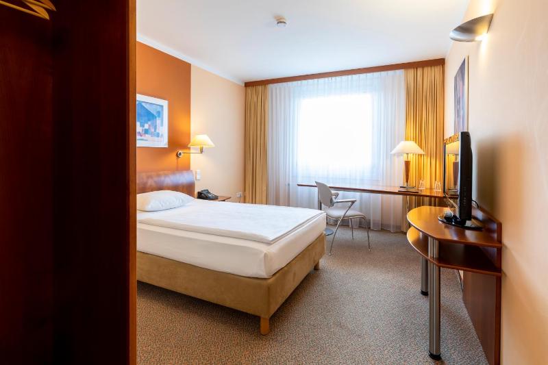Classic Single Room image 3