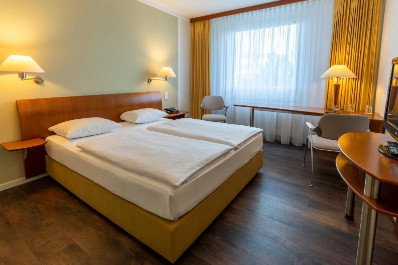 Classic Double Room image 2