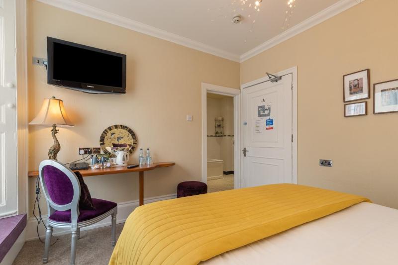 Superior Double Room image 3