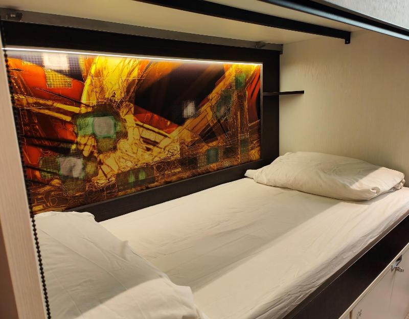 Bed in 6-Bed Mixed Dormitory Room image 4