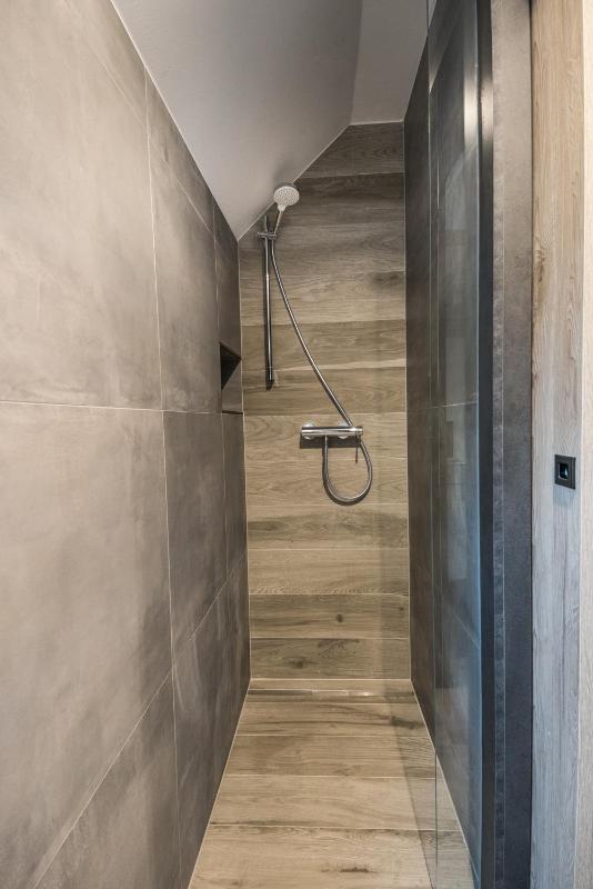 One-Bedroom Apartment with Lake View image 2