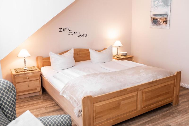 Double Room image 3