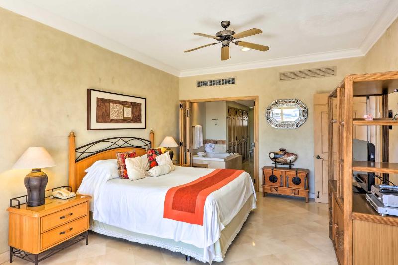 Cabo San Lucas Villa w/ Resort Amenities! - image 12