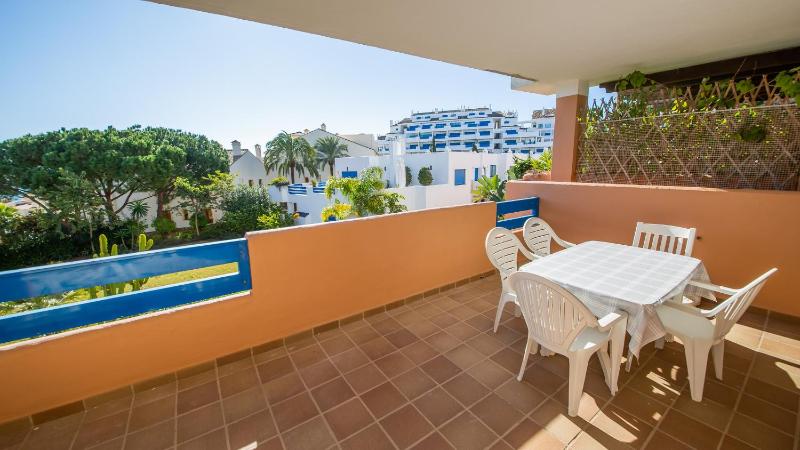Duquesa Suites 206 - image 18