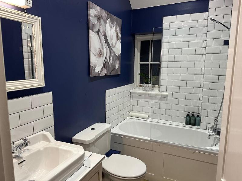 Two-Bedroom Cottage image 4