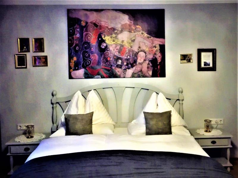 Standard Double Room image 2