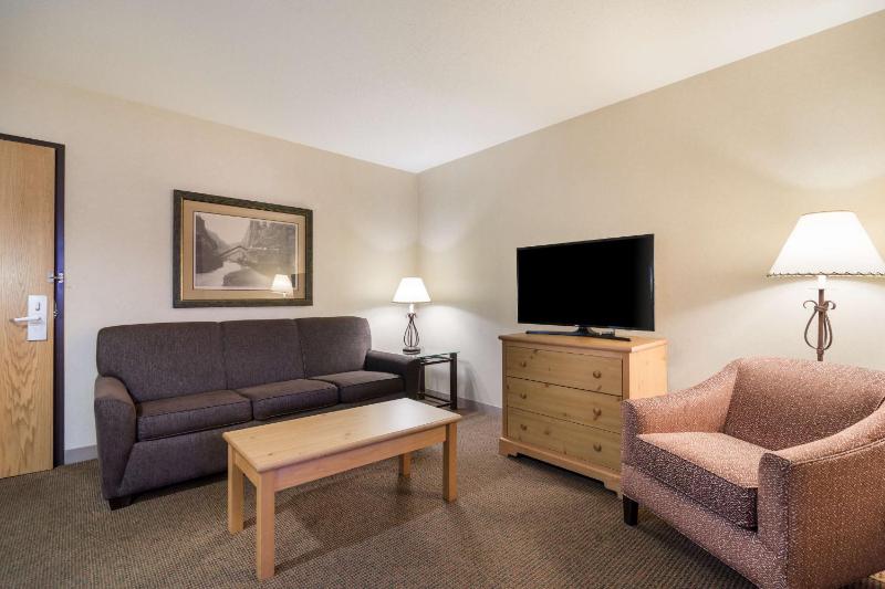 Queen Suite with Two Queen Beds - Disability Access/Non-Smoking image 3