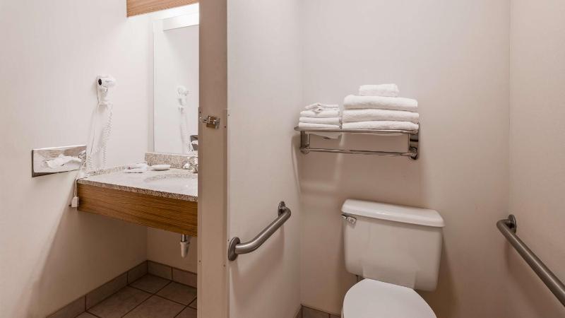 King Room with Bathtub - Disability Access/Non-Smoking image 3