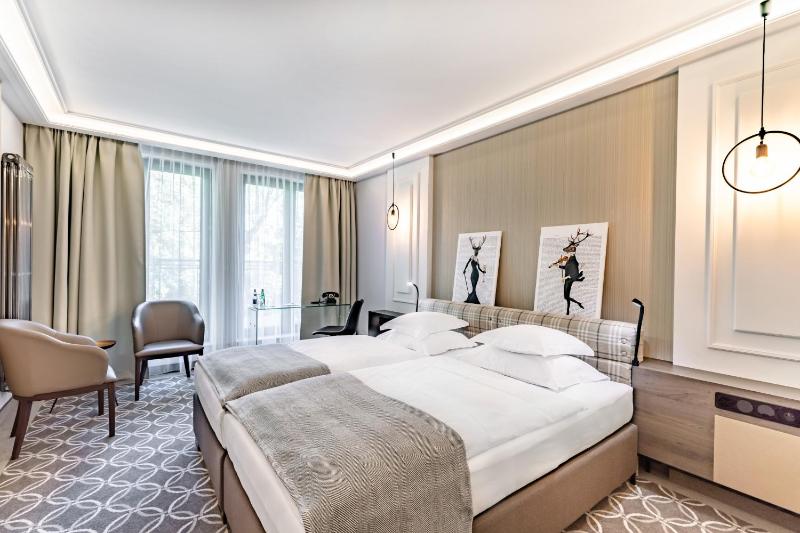 Double Room image 3