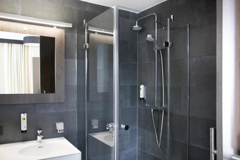 Standard Double Room image 3