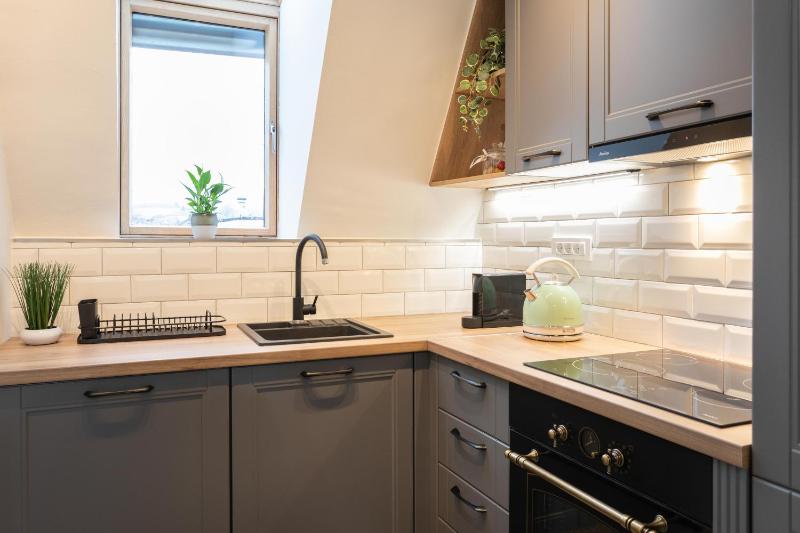 Design 1BDR Loft near Kvaternik Square - image 10