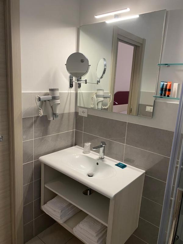 Classic Double Room - Basement image 3