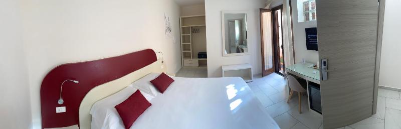Classic Double Room - Basement image 2