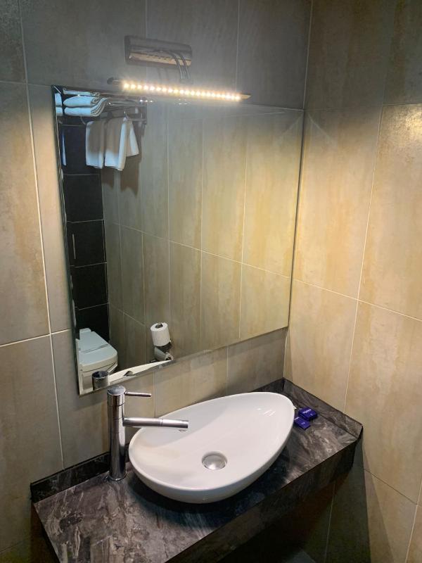 Budget Single Room image 3