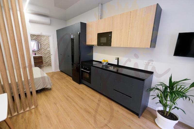 Estudio moderno en Alicante - image 2