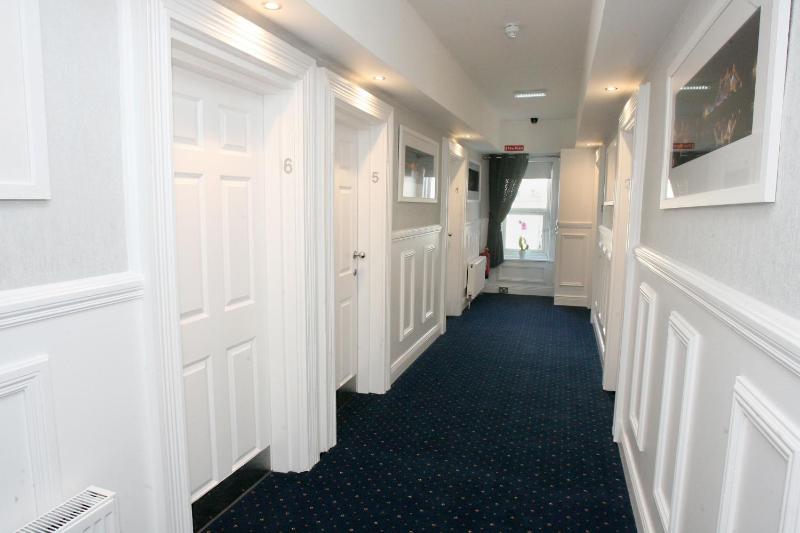 Double Room image 4
