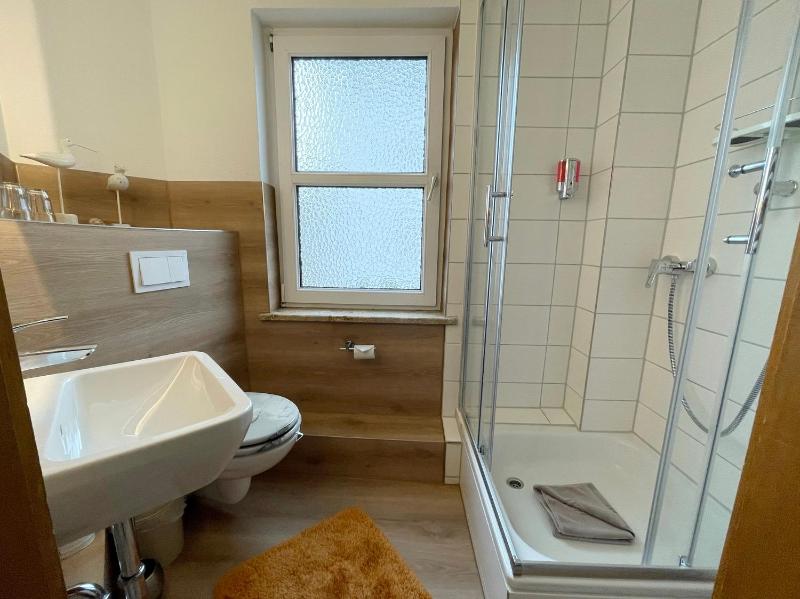 Single Room image 3