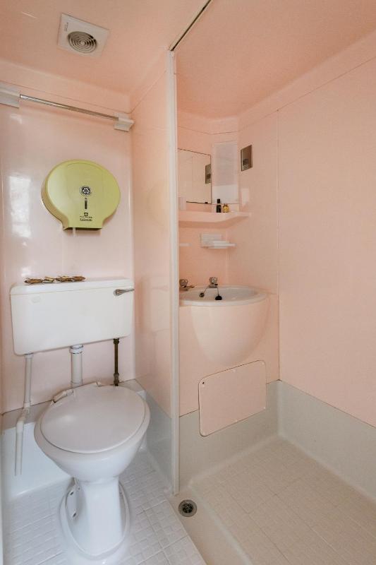 Single Room with Shower image 3