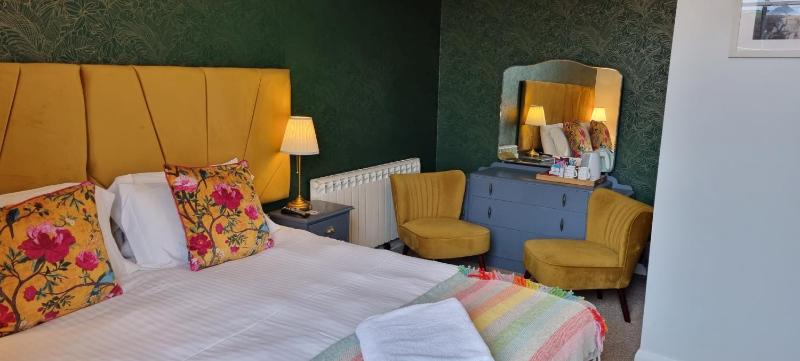 Super King or Twin Room with Sea View image 4