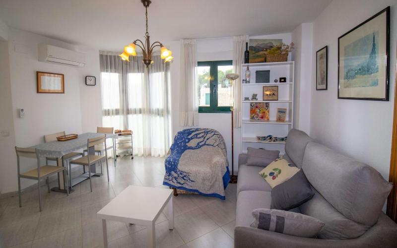 Apartamento con WiFi y parking a 50 metros de la playa Cargador - ALBERT VILLAS - image 3