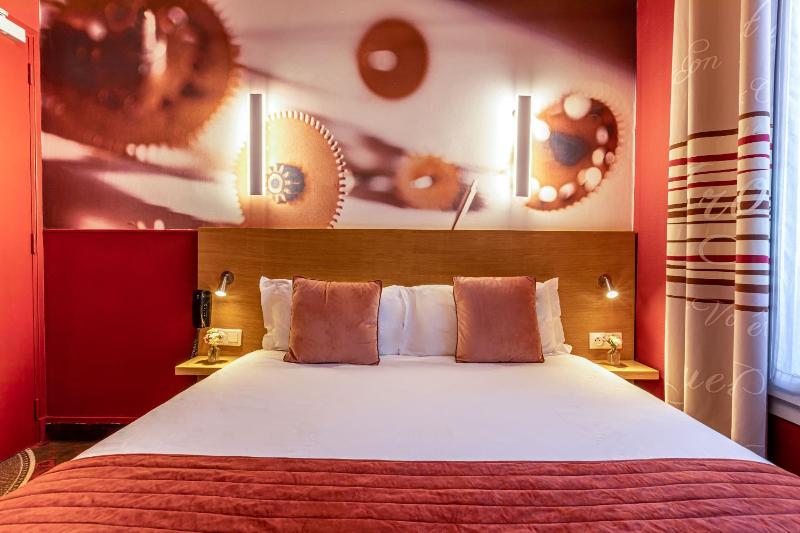 Classic Double Room image 2