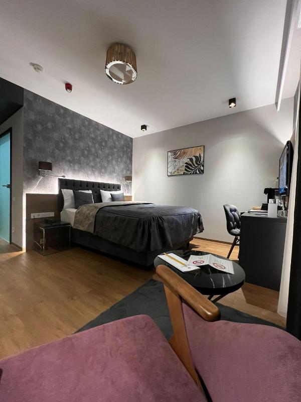 Superior Queen Room image 3